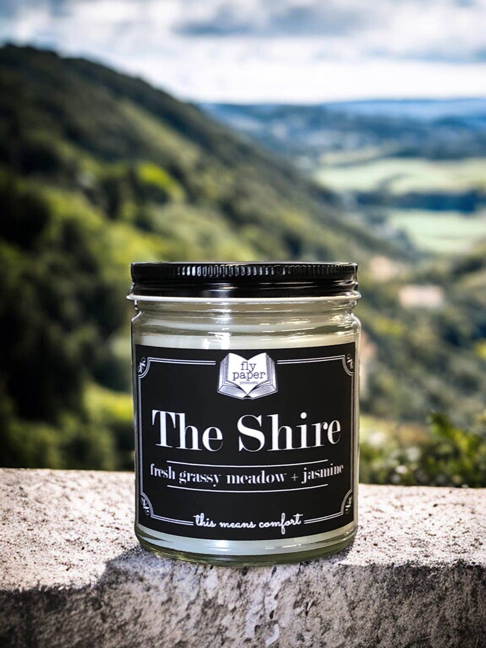 The Shire 9oz Candle Wild Honeysuckle + Jasmine